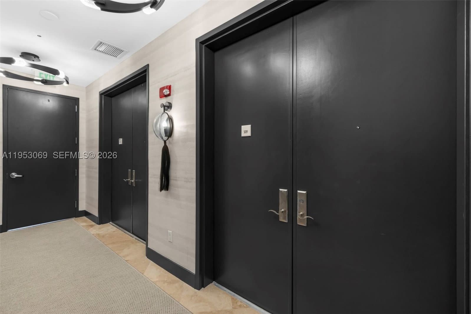3-bedroom Condo — 100 Pointe Dr #510, Miami Beach, FL 33139