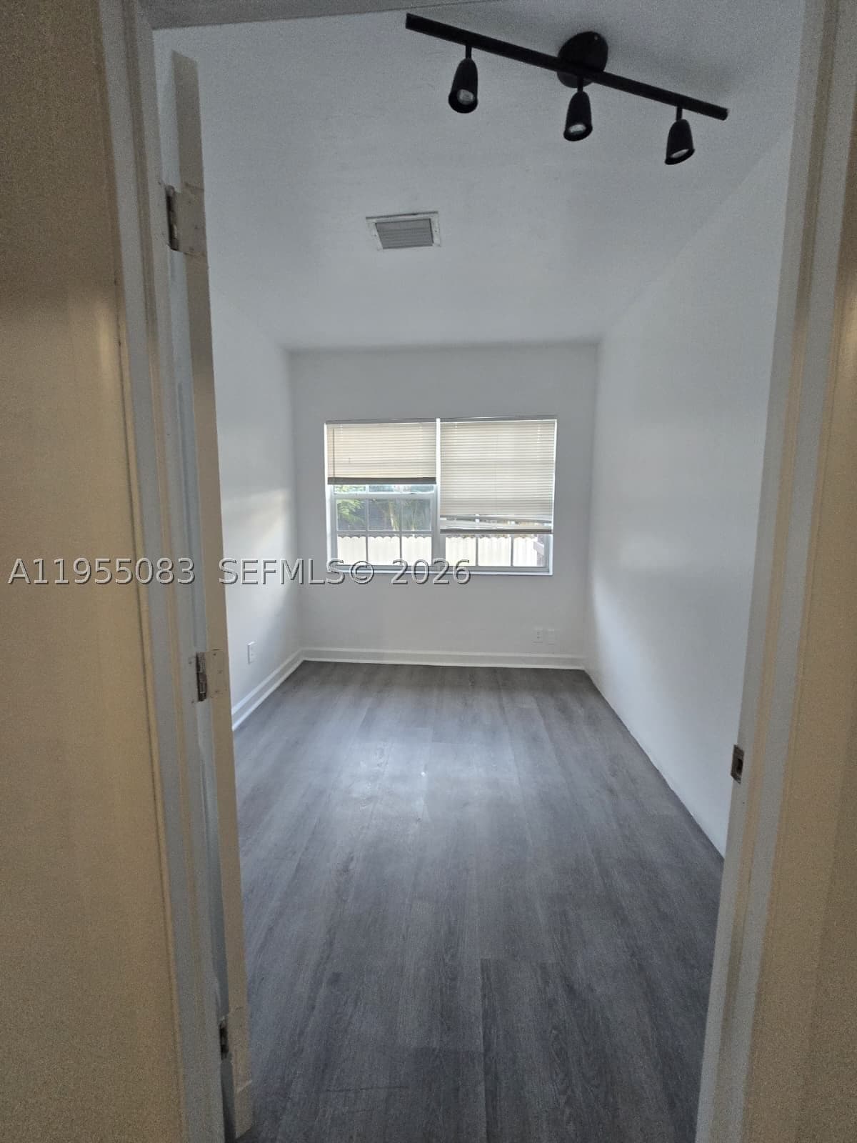 Dubleks — 2729 47th St, Miami, FL 33142