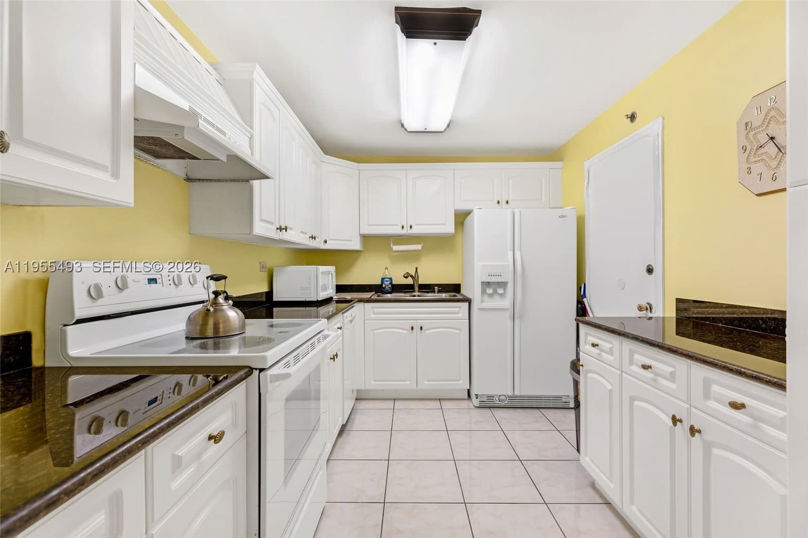 2+1 Condo — 6039 Collins Ave #1206, Miami Beach, FL 33140