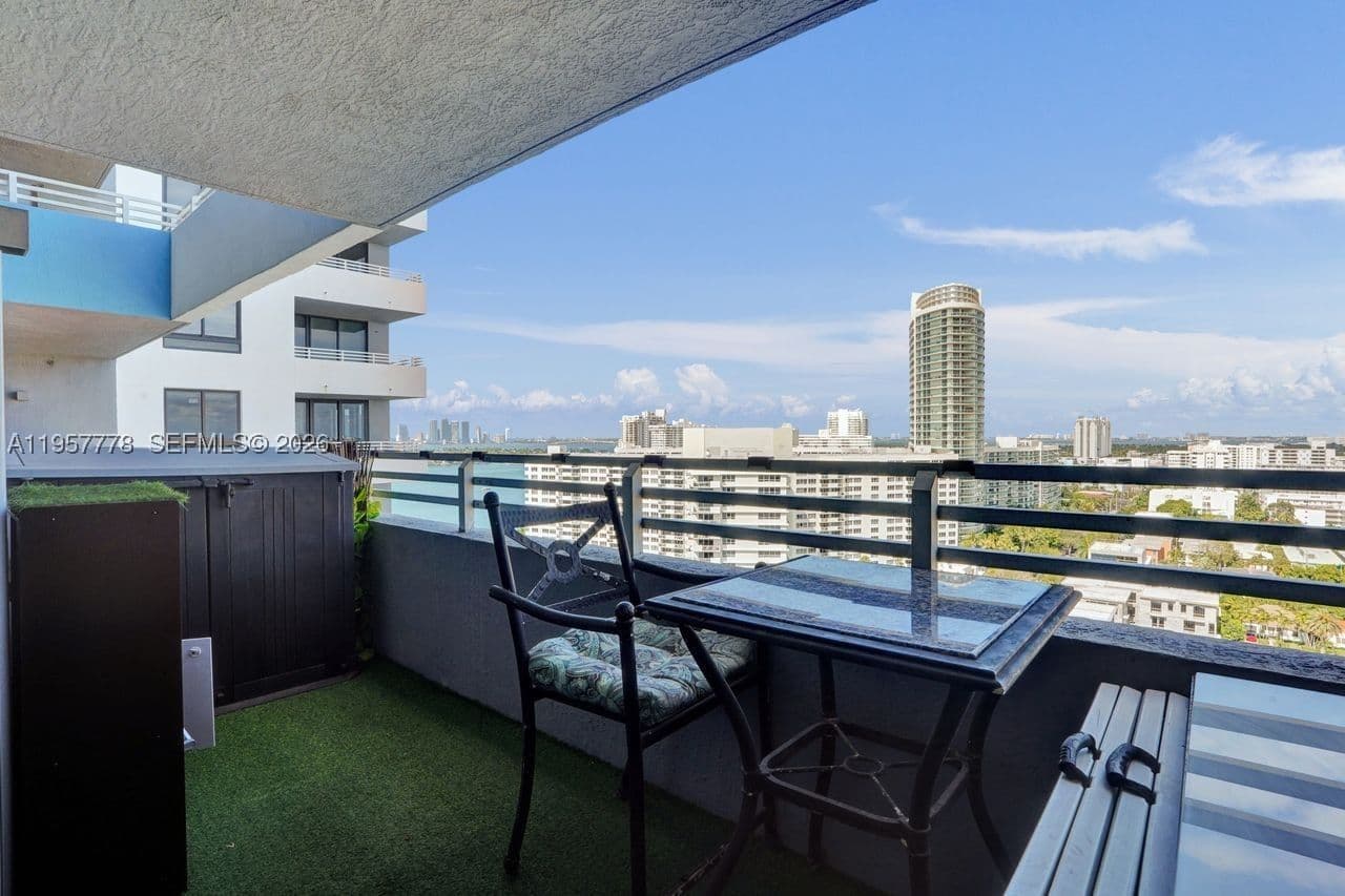 2-bedroom Condo — 1330 West Ave #1811, Miami Beach, FL 33139