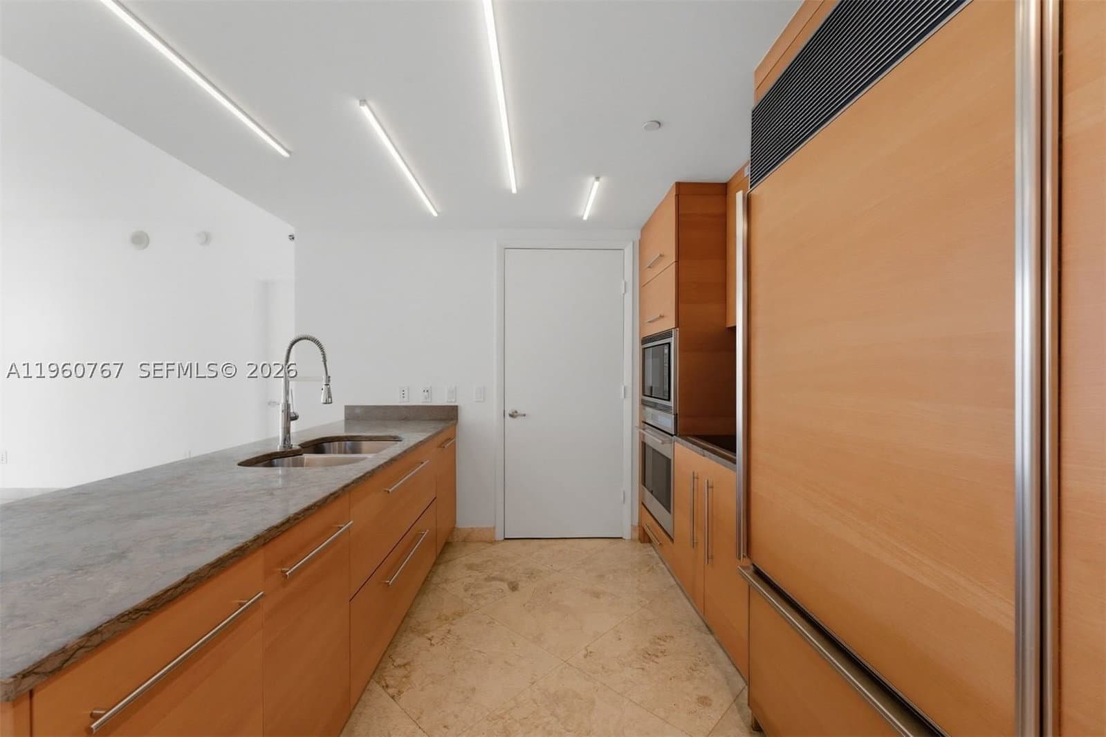 2+1 Condo — 475 Brickell Ave #3513, Miami, FL 33131