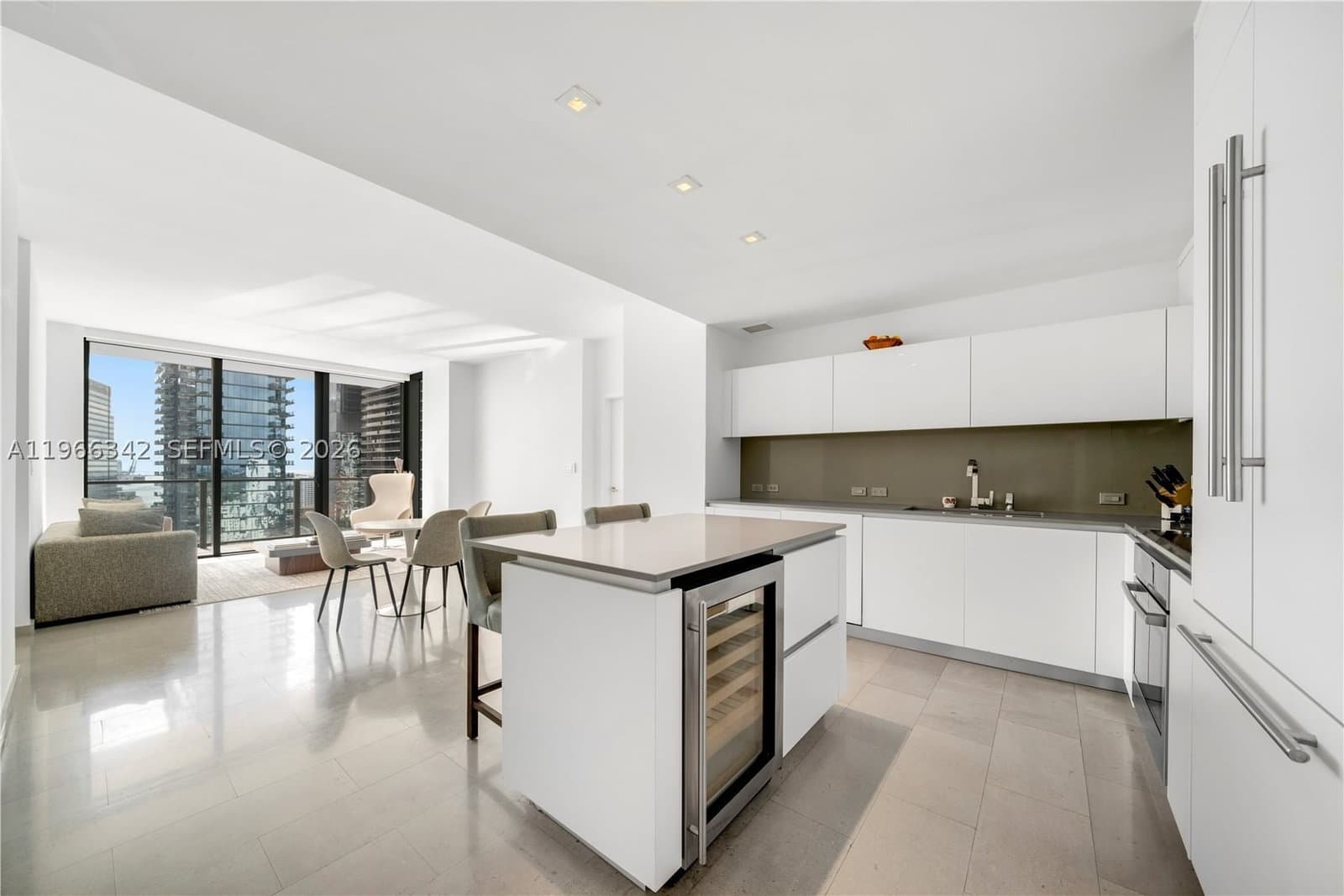 2+1 Condo — 88 7th St #2105, Miami, FL 33130