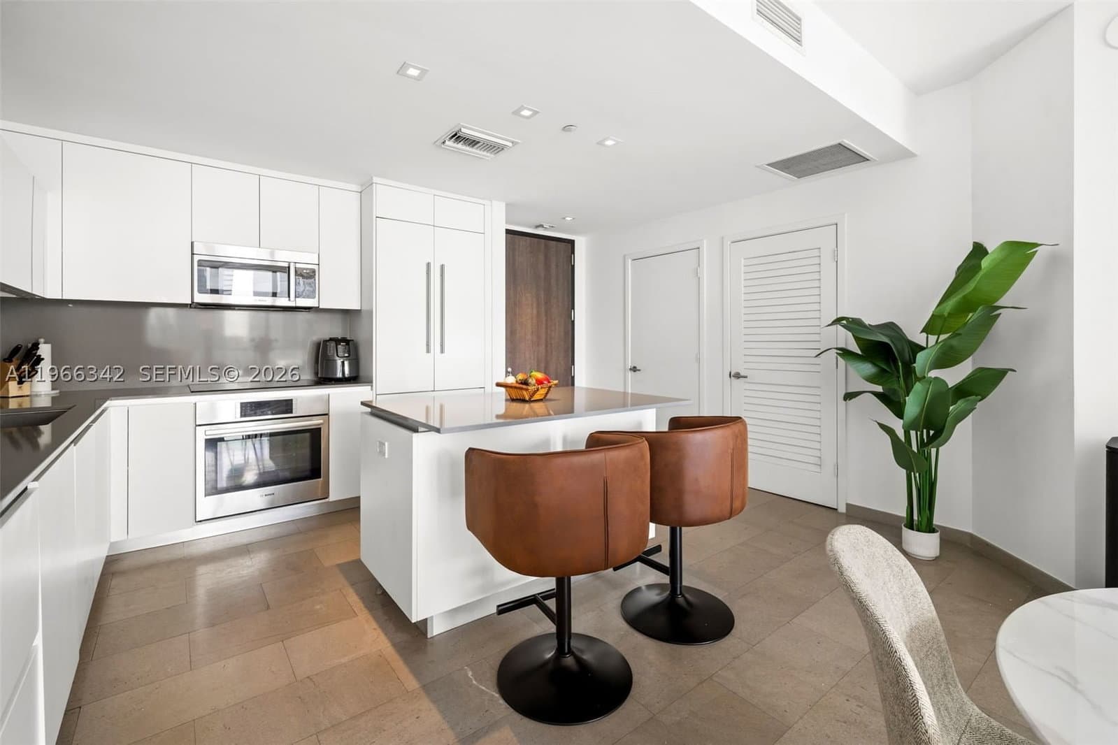2+1 Condo — 88 7th St #2105, Miami, FL 33130