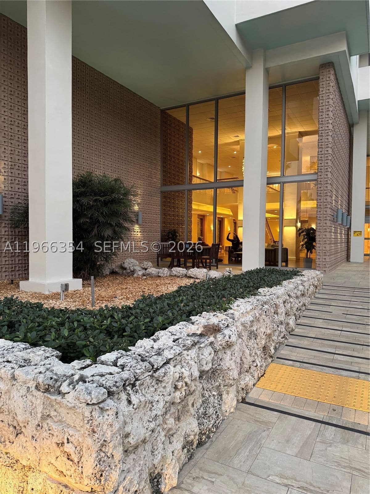 1+1 Condo — 2899 Collins Ave #936, Miami Beach, FL 33140