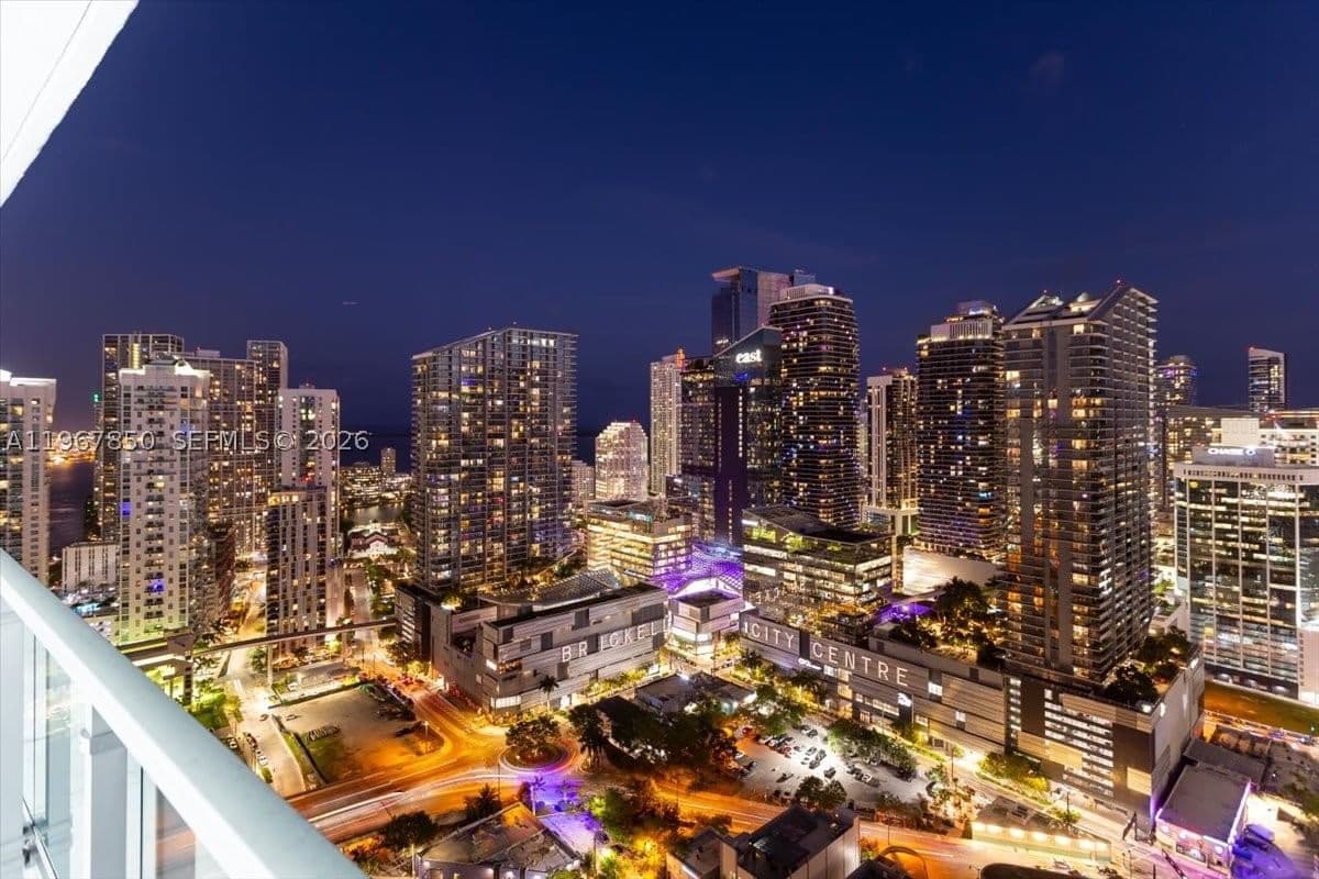 2-bedroom Condo — 92 3rd St #3804, Miami, FL 33130
