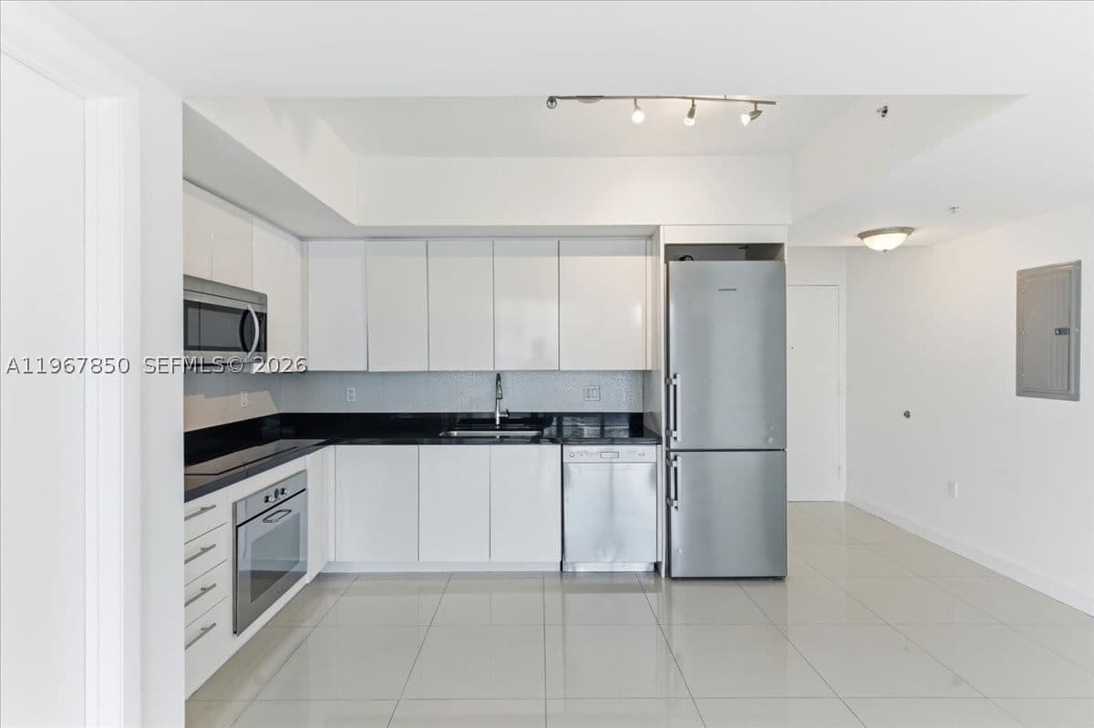 2-bedroom Condo — 92 3rd St #3804, Miami, FL 33130