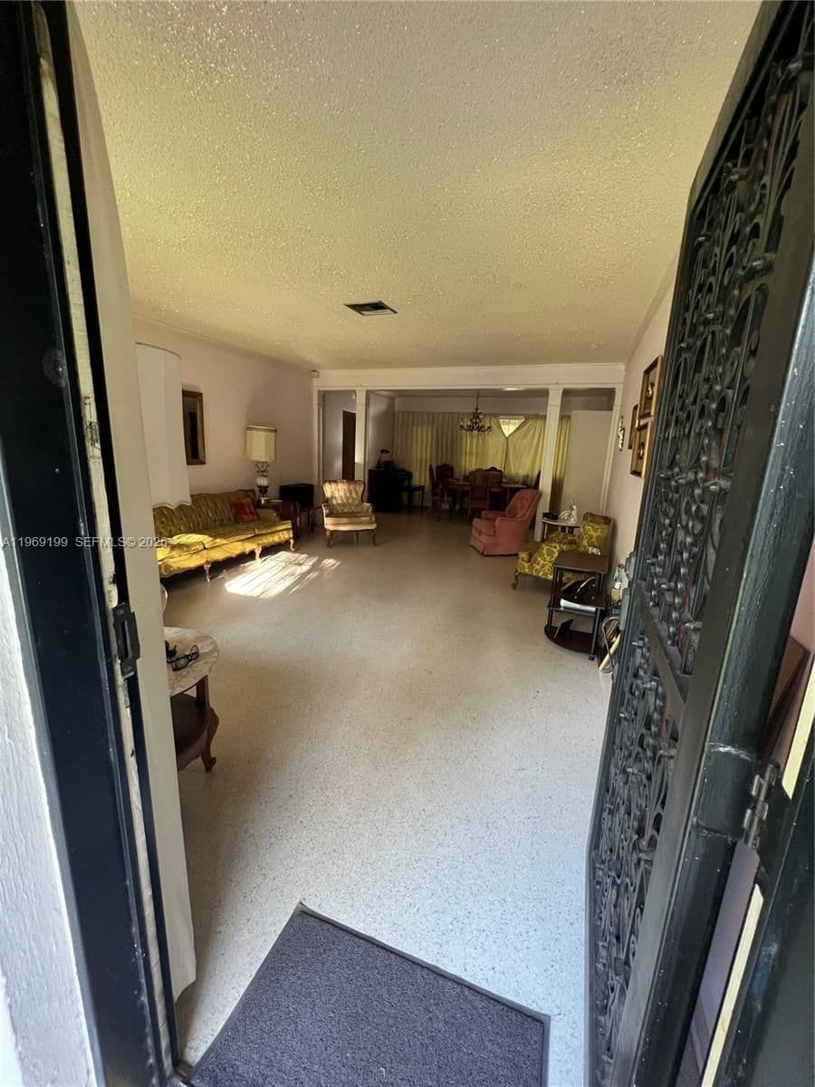2-bedroom Single-Family Home — 812 Columbus Blvd, Coral Gables, FL 33134