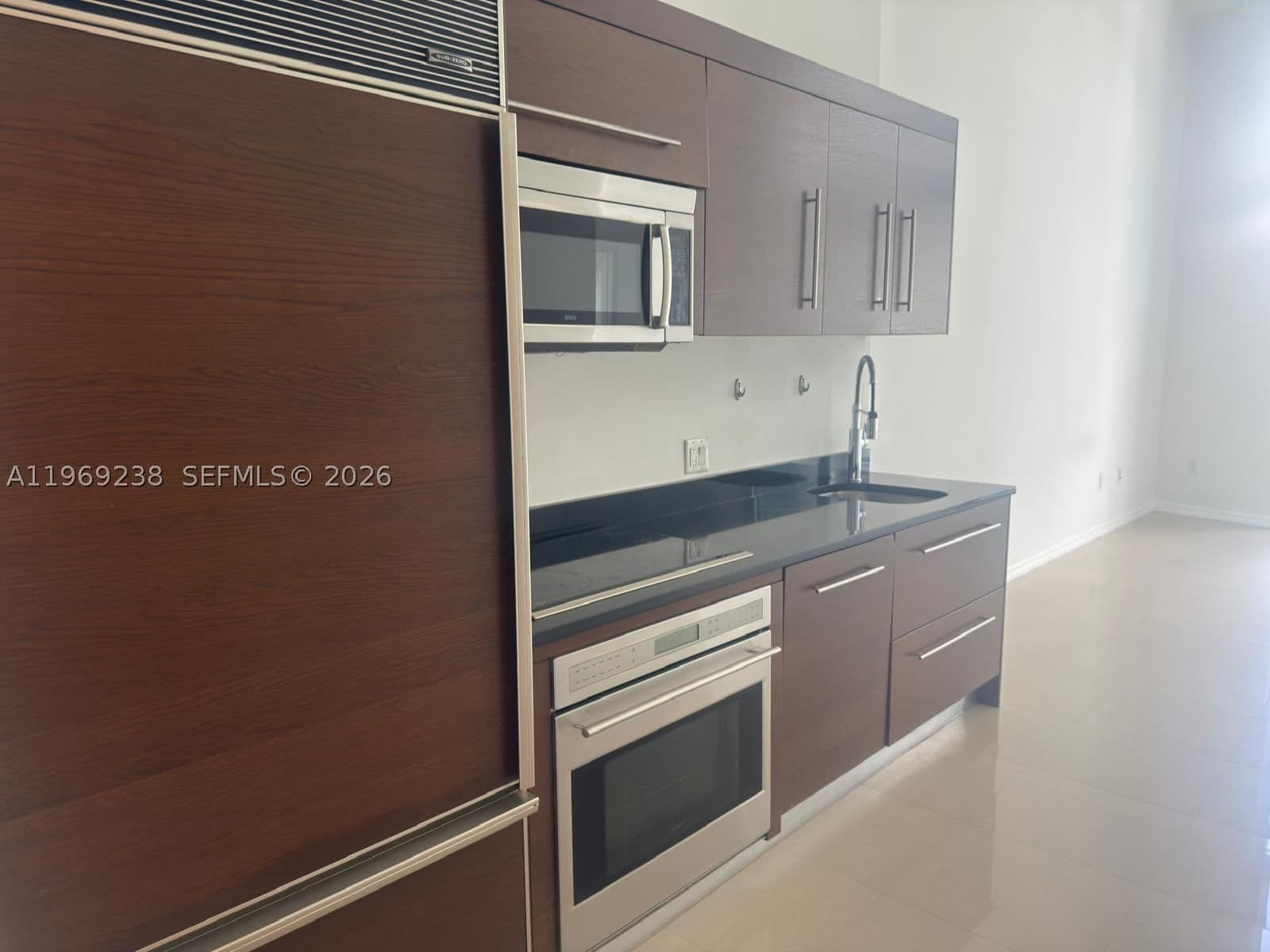 1+1 Condo — 465 Brickell #1504, Miami, FL 33131