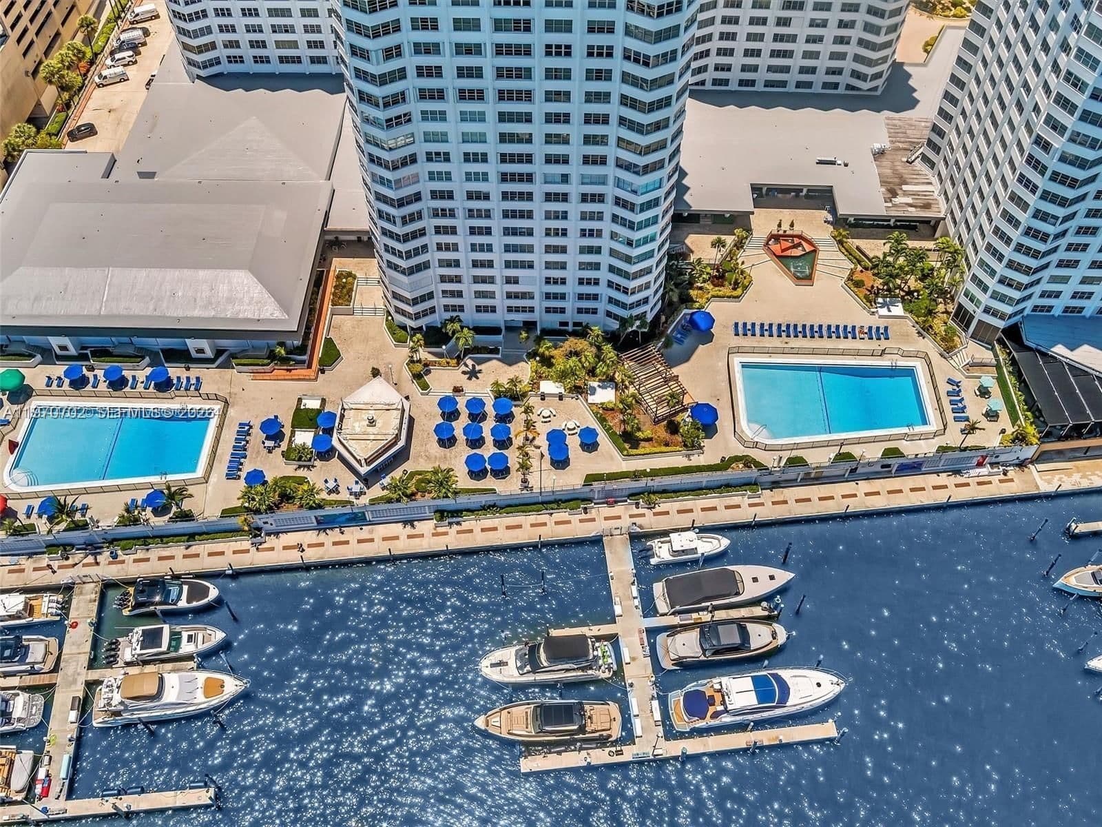 Condo — 999 Brickell Bay Dr #303, Miami, FL 33131