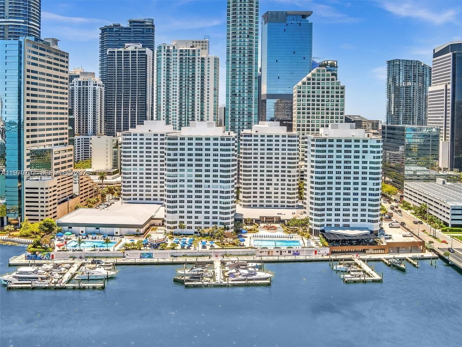 Condo — 999 Brickell Bay Dr #303, Miami, FL 33131