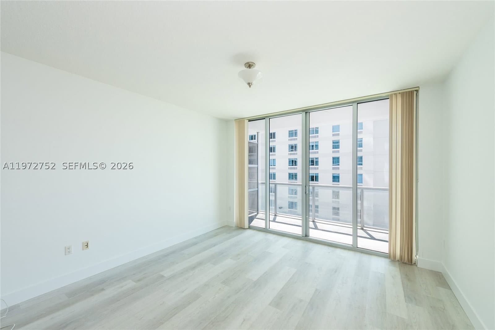 1-bedroom Condo — 79 12th St #1105-S, Miami, FL 33130