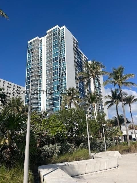 1+1 Condo — 2655 Collins Ave #1404, Miami Beach, FL 33140
