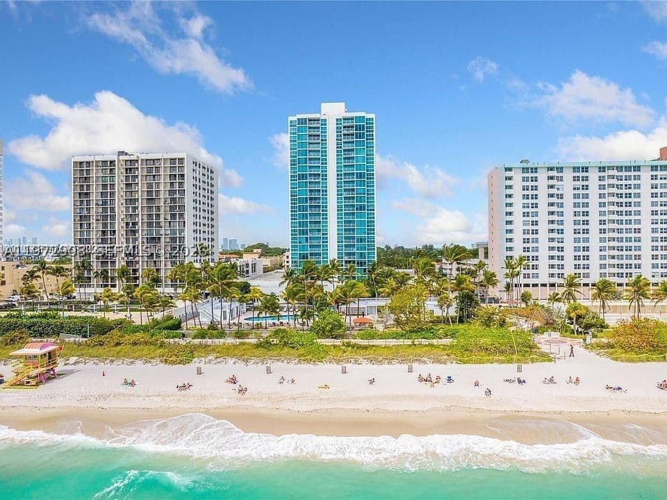 1+1 Condo — 2655 Collins Ave #1404, Miami Beach, FL 33140