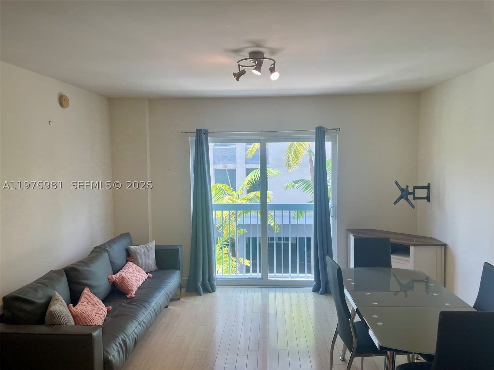 1-bedroom Condo — 2740 28th Ter #304, Miami, FL 33133