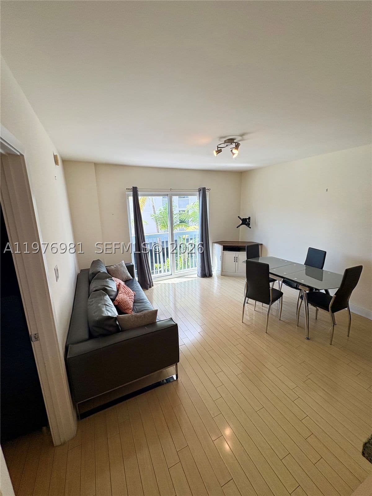 1-bedroom Condo — 2740 28th Ter #304, Miami, FL 33133