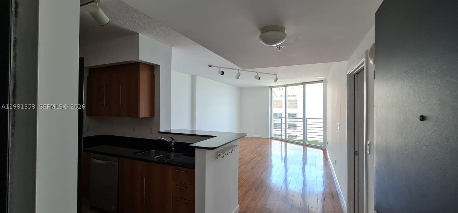 1+1 Condo — 335 Biscayne Blvd #3610, Miami, FL 33131