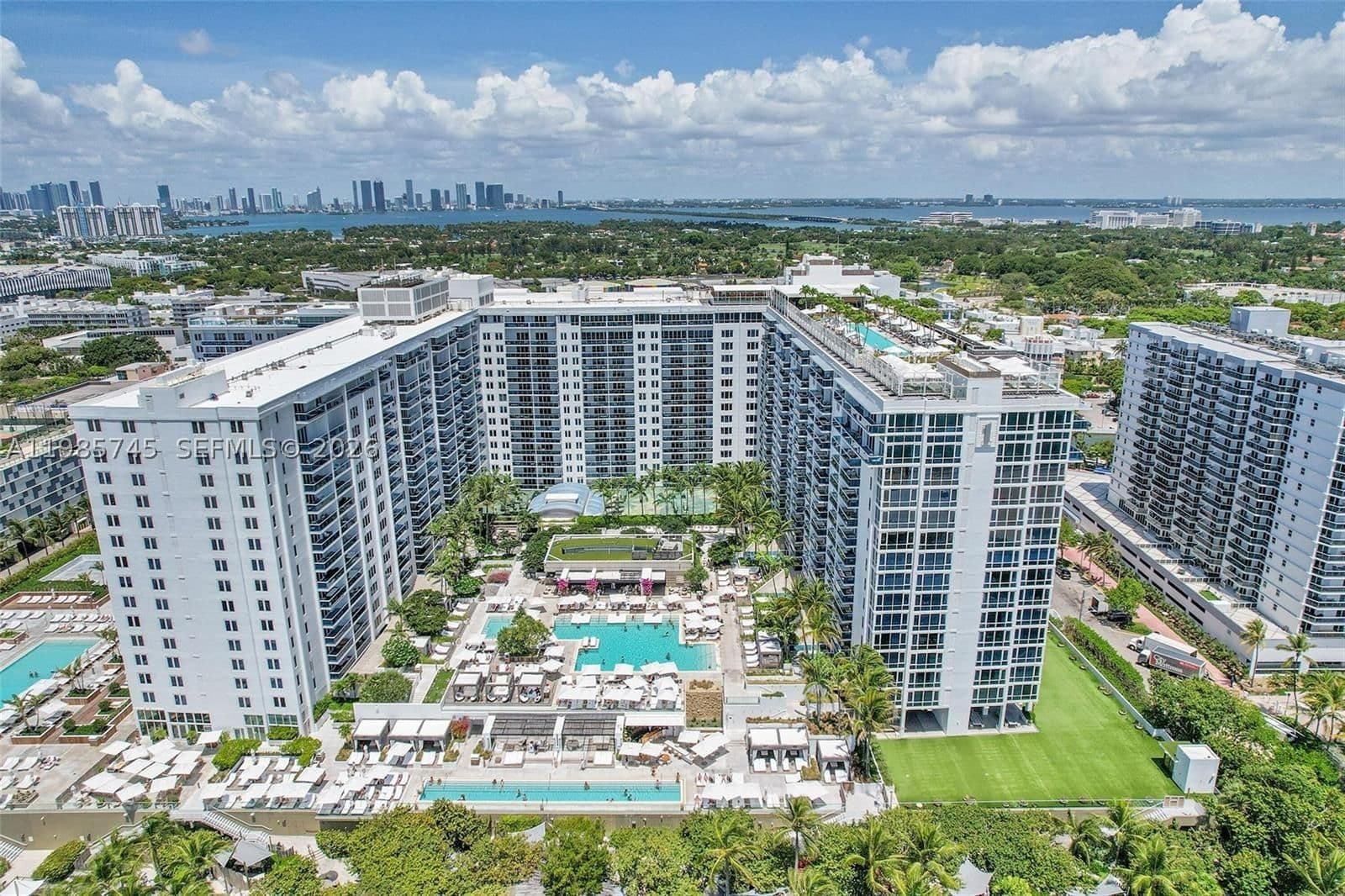 1-bedroom Condo — 2301 Collins Ave #311, Miami Beach, FL 33139