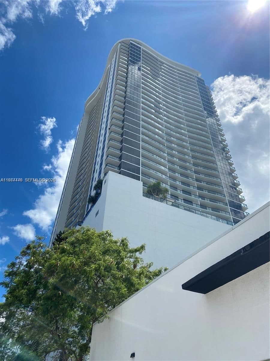 1+1 Condo — 1600 1st Ave #1715, Miami, FL 33132