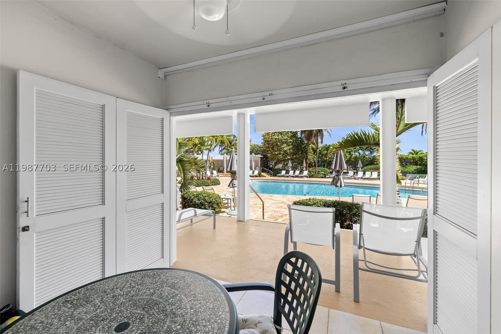 Condo — 5055 Collins Ave #CAB14, Miami Beach, FL 33140