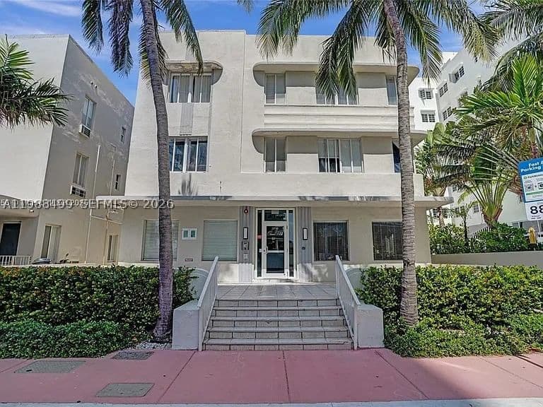 Condo — 3710 Collins Ave #N-310, Miami Beach, FL 33140