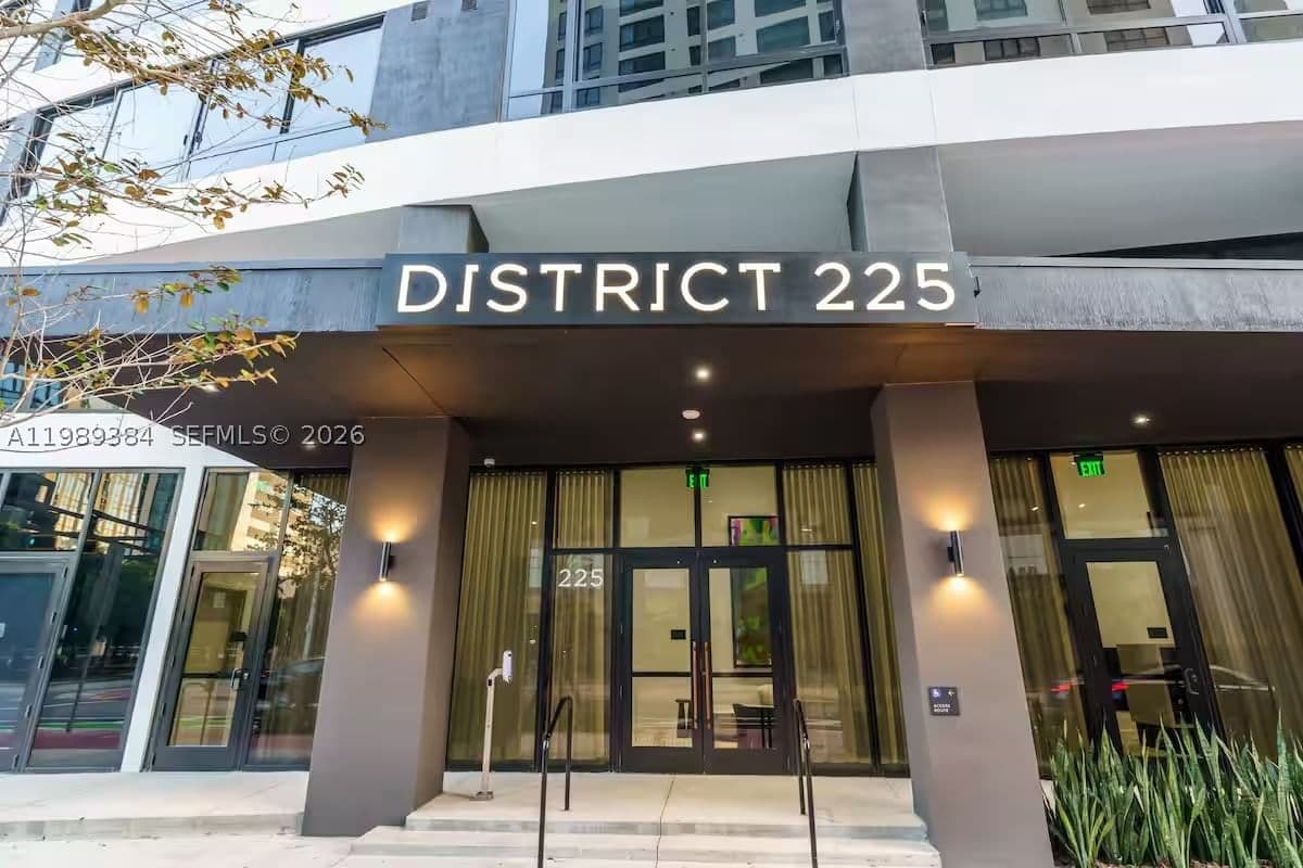 1-bedroom Condo — 225 Miami Ave #202, Miami, FL 33128