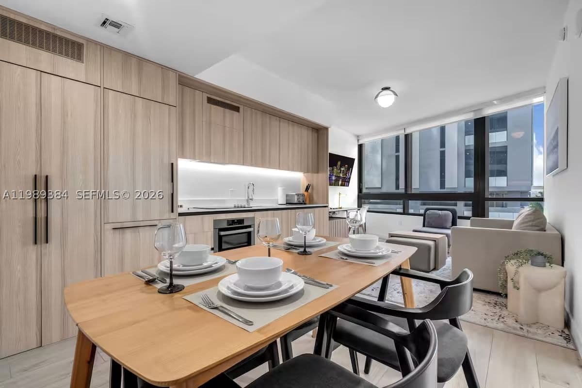 1-bedroom Condo — 225 Miami Ave #202, Miami, FL 33128