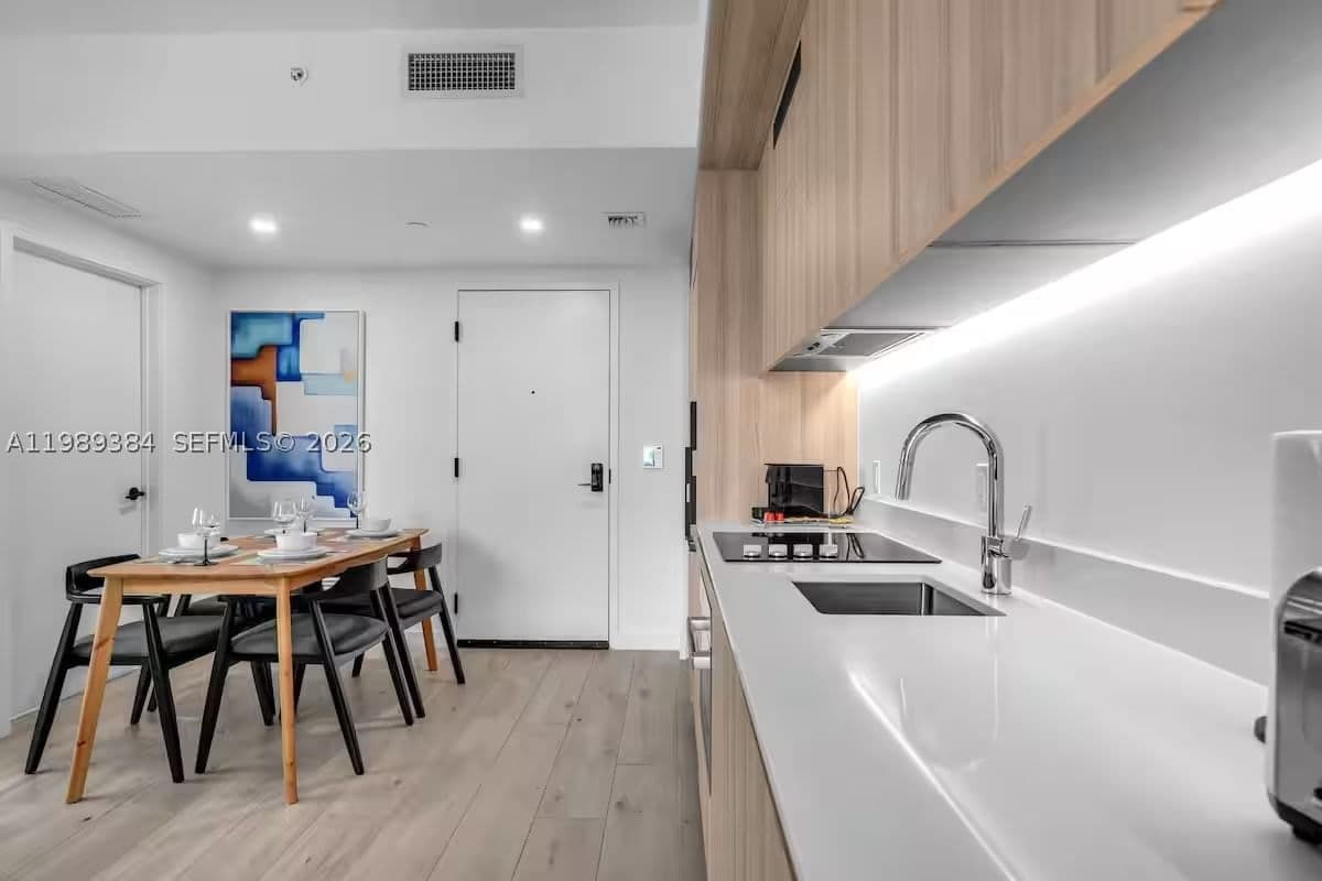 1-bedroom Condo — 225 Miami Ave #202, Miami, FL 33128