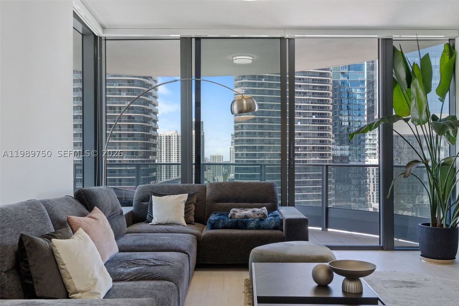2+1 Condo — 1000 Brickell Plz #2812, Miami, FL 33131