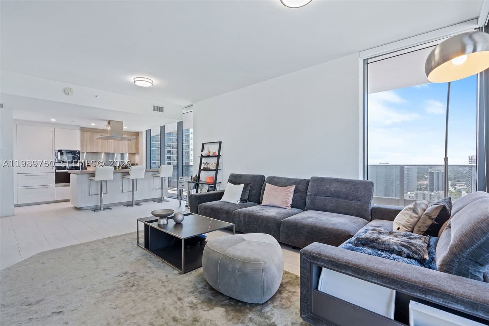2+1 Condo — 1000 Brickell Plz #2812, Miami, FL 33131
