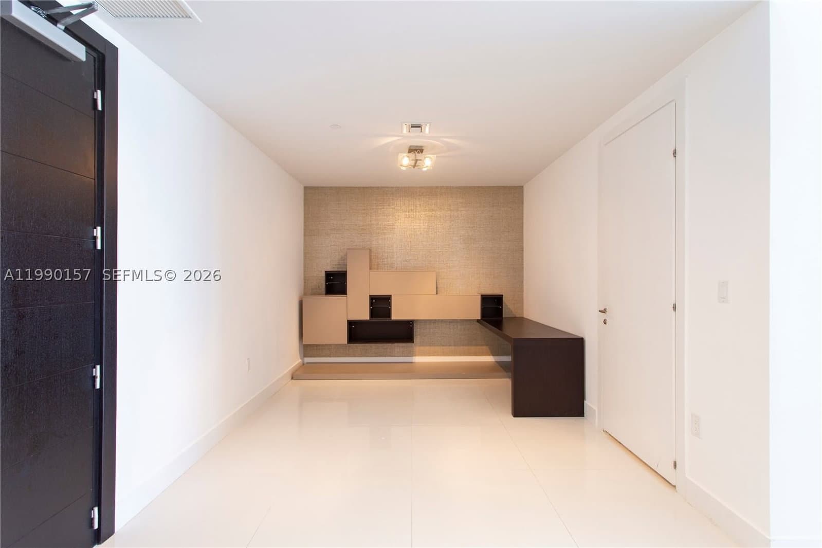 2-bedroom Condo — 200 BISCAYNE BLVD WY #4512, Miami, FL 33131