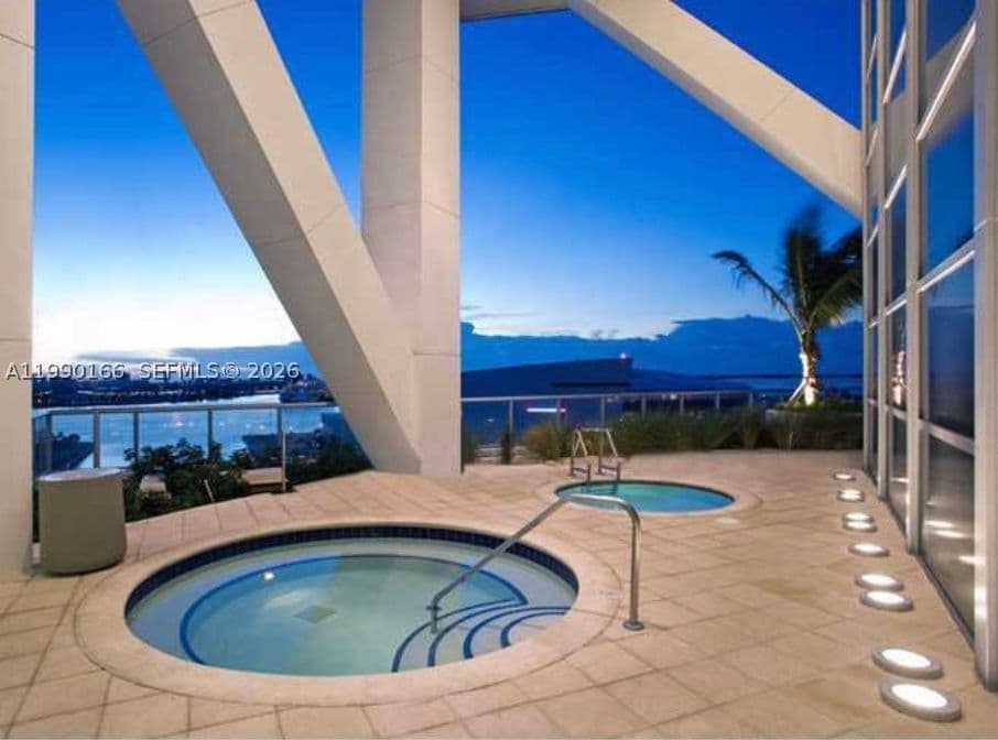 1+1 Condo — 888 Biscayne Blvd #1810, Miami, FL 33132