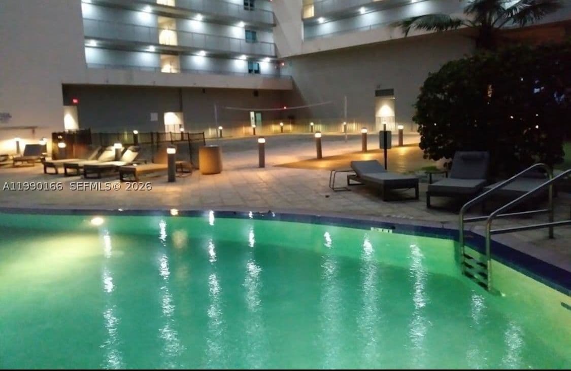 1+1 Condo — 888 Biscayne Blvd #1810, Miami, FL 33132