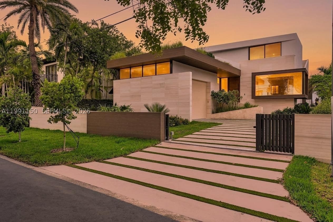 5-bedroom Single-Family Home — 535 Shore Dr, Miami Beach, FL 33141