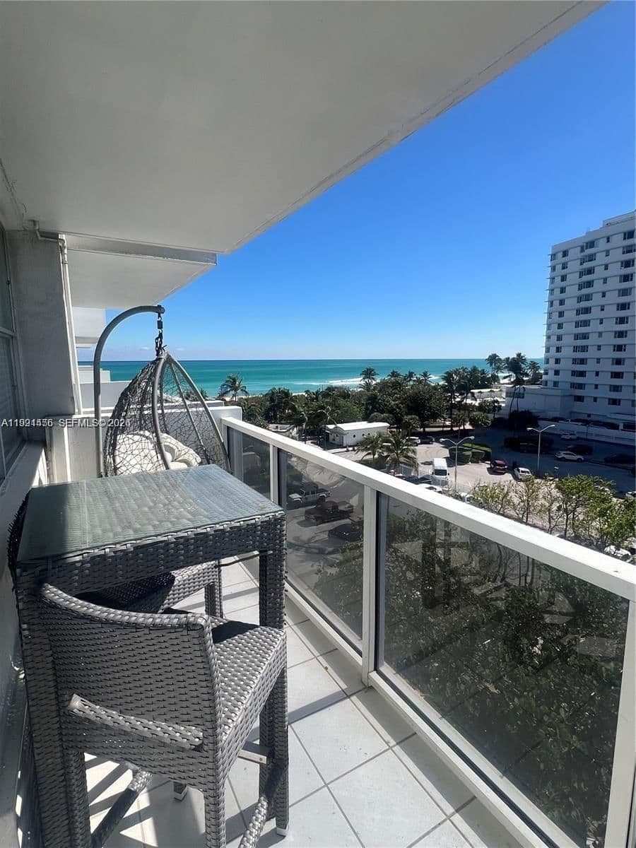1+1 Condo — 5313 Collins Ave #704, Miami Beach, FL 33140