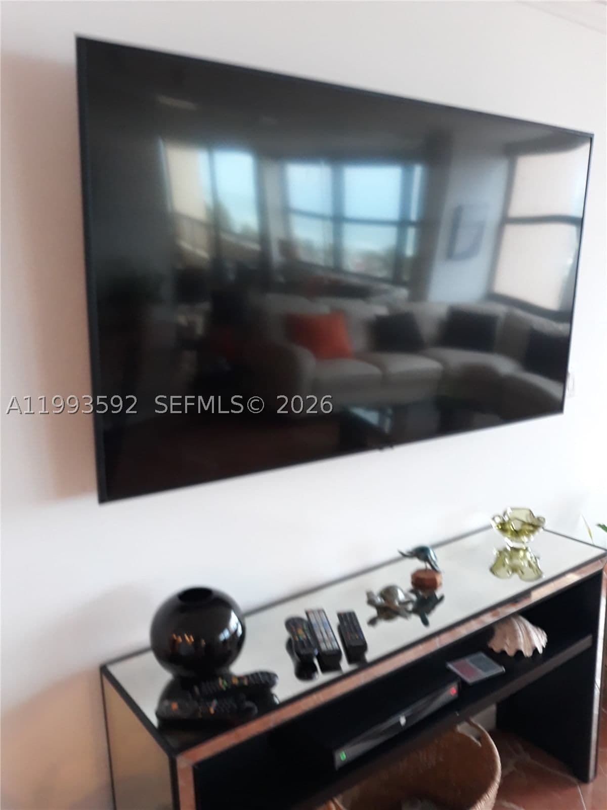 2-bedroom Condo — 2555 Collins Ave #703, Miami Beach, FL 33140
