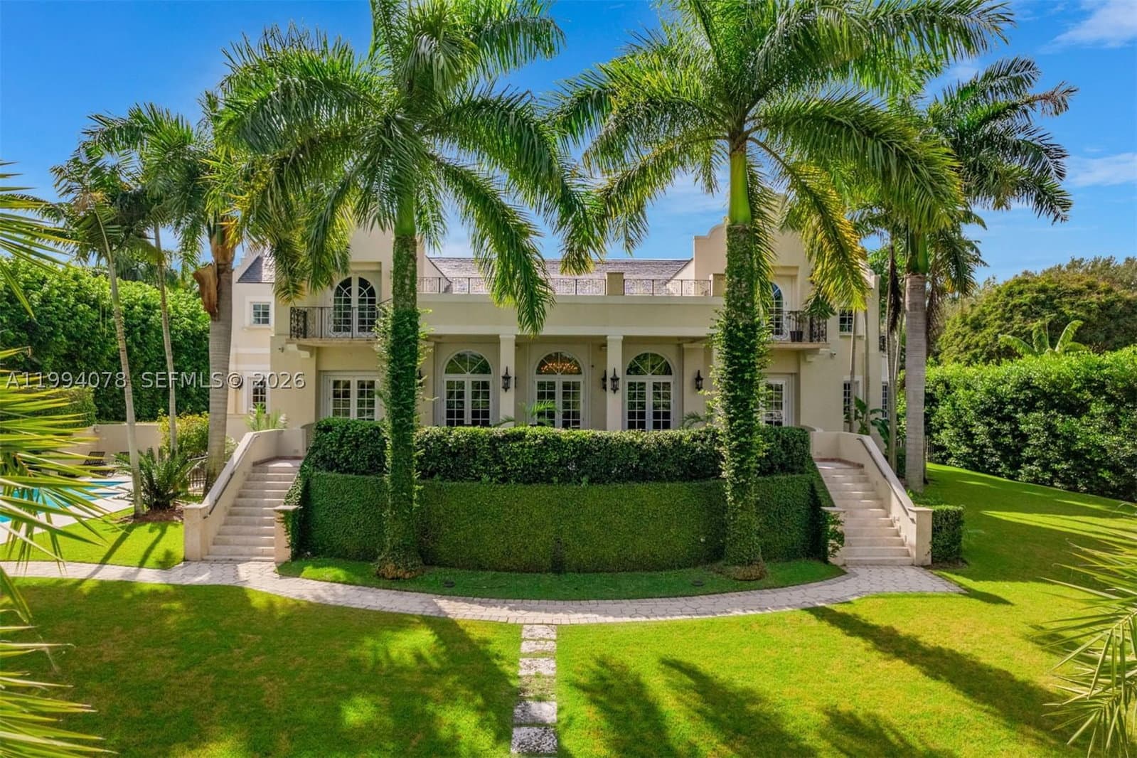 6+1 Müstakil ev — 585 Arvida Pkwy, Coral Gables, FL 33156