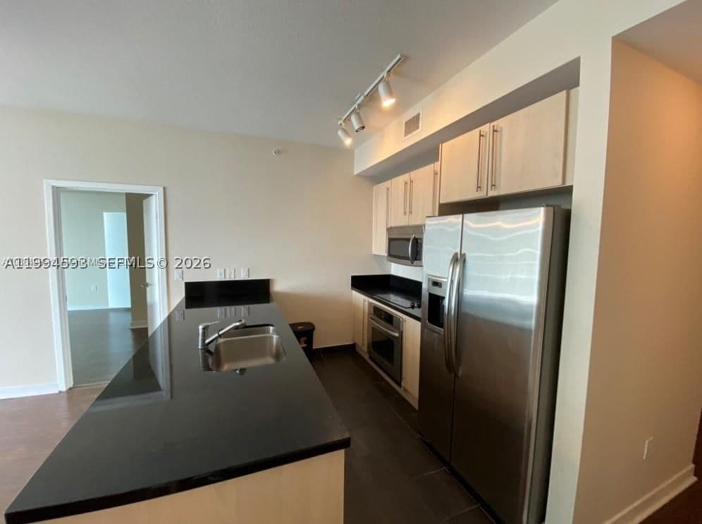2+1 Condo — Miami, FL 33130