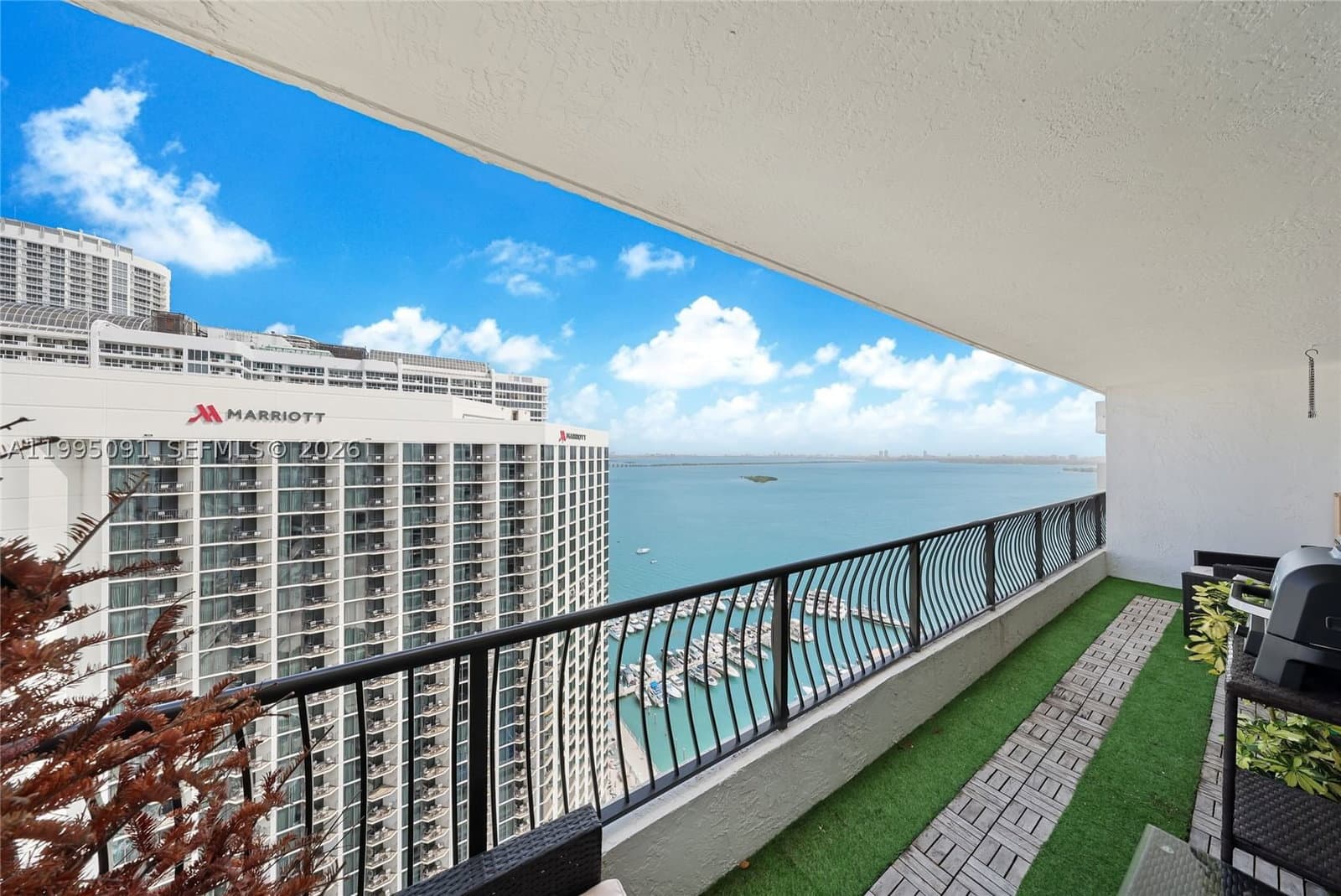 1+1 Condo — 555 15th St #33G, Miami, FL 33132