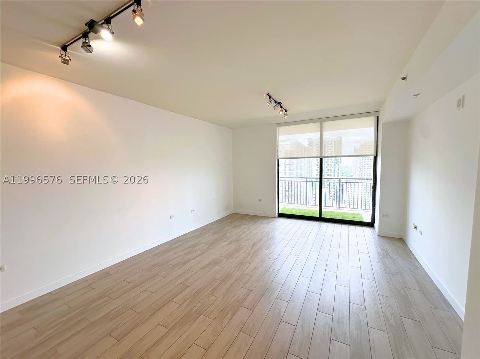 1+1 Condo — 999 1st Ave #2109, Miami, FL 33130