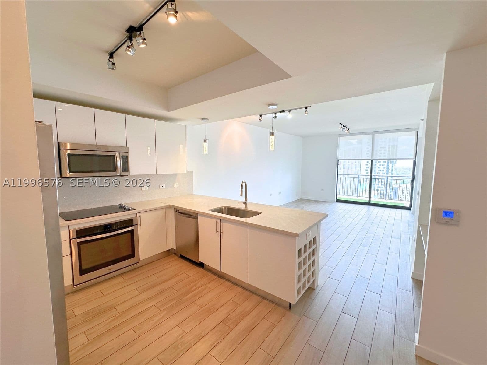 1+1 Condo — 999 1st Ave #2109, Miami, FL 33130