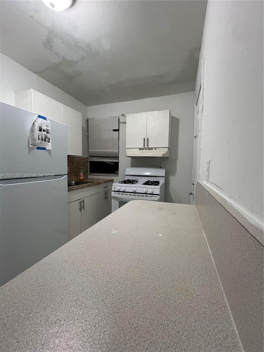 2-bedroom Apartment — 413 33rd St #A, Miami, FL 33127