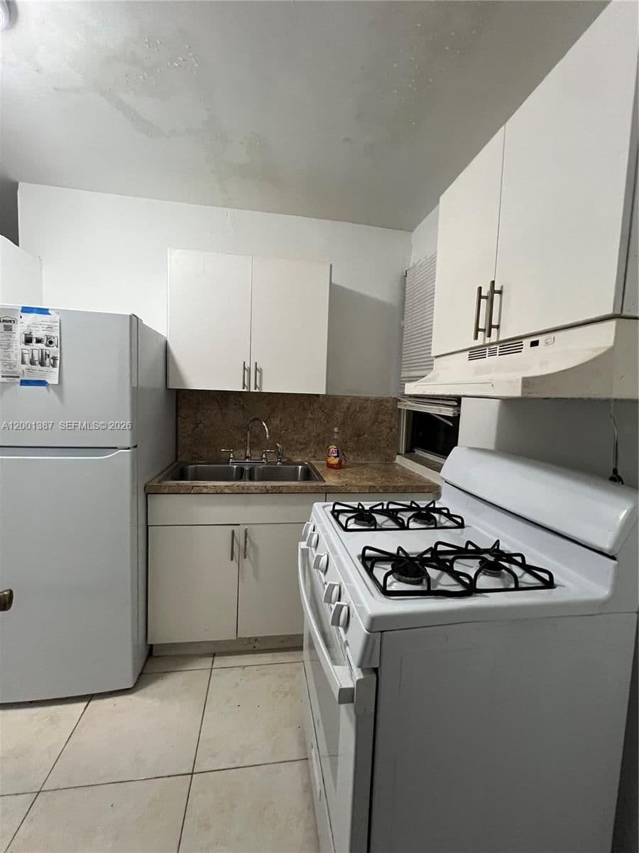 2-bedroom Apartment — 413 33rd St #A, Miami, FL 33127