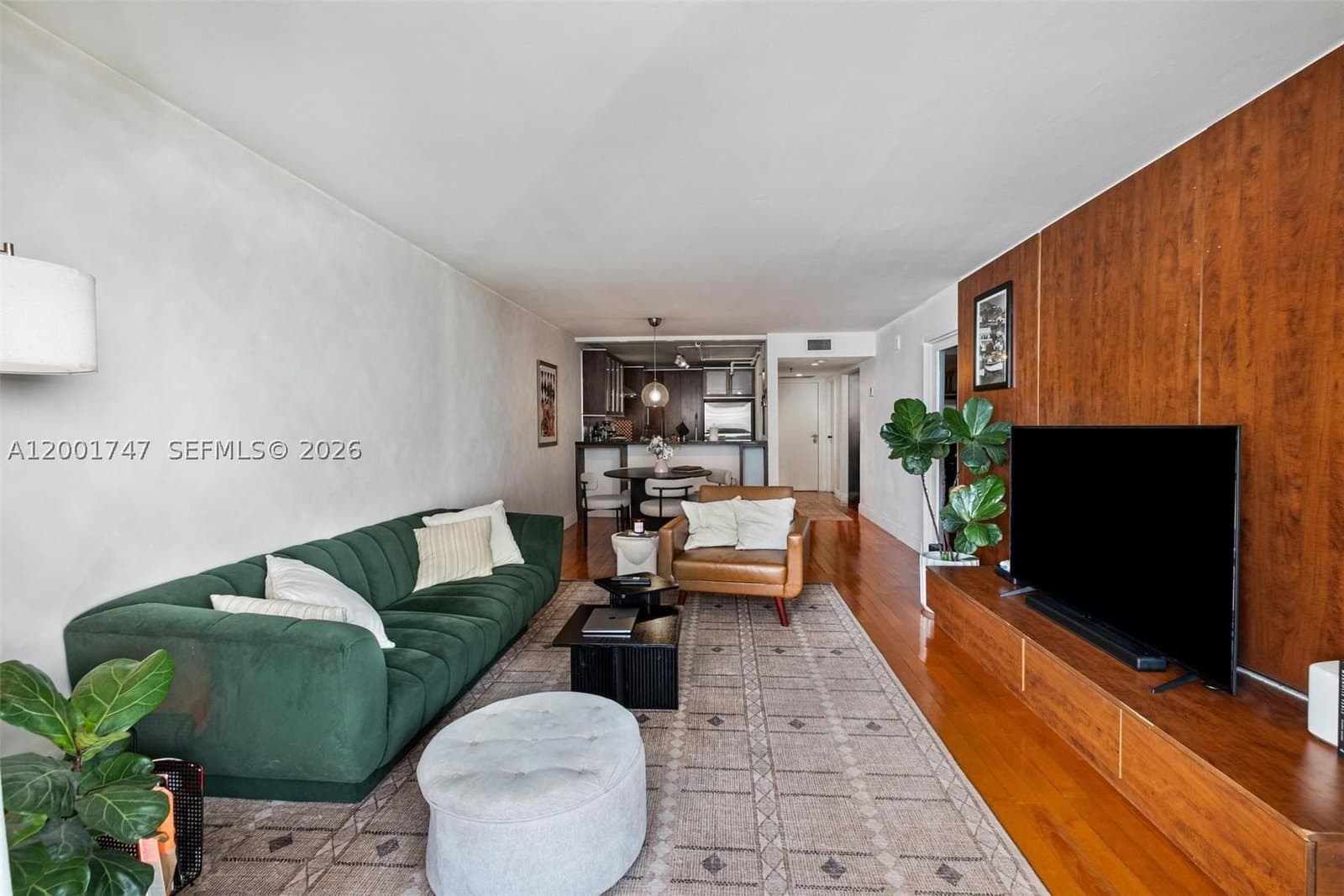 1+1 Condo — 555 15th St #26F, Miami, FL 33132