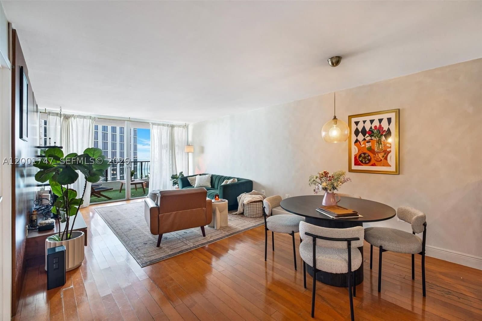 1+1 Condo — 555 15th St #26F, Miami, FL 33132