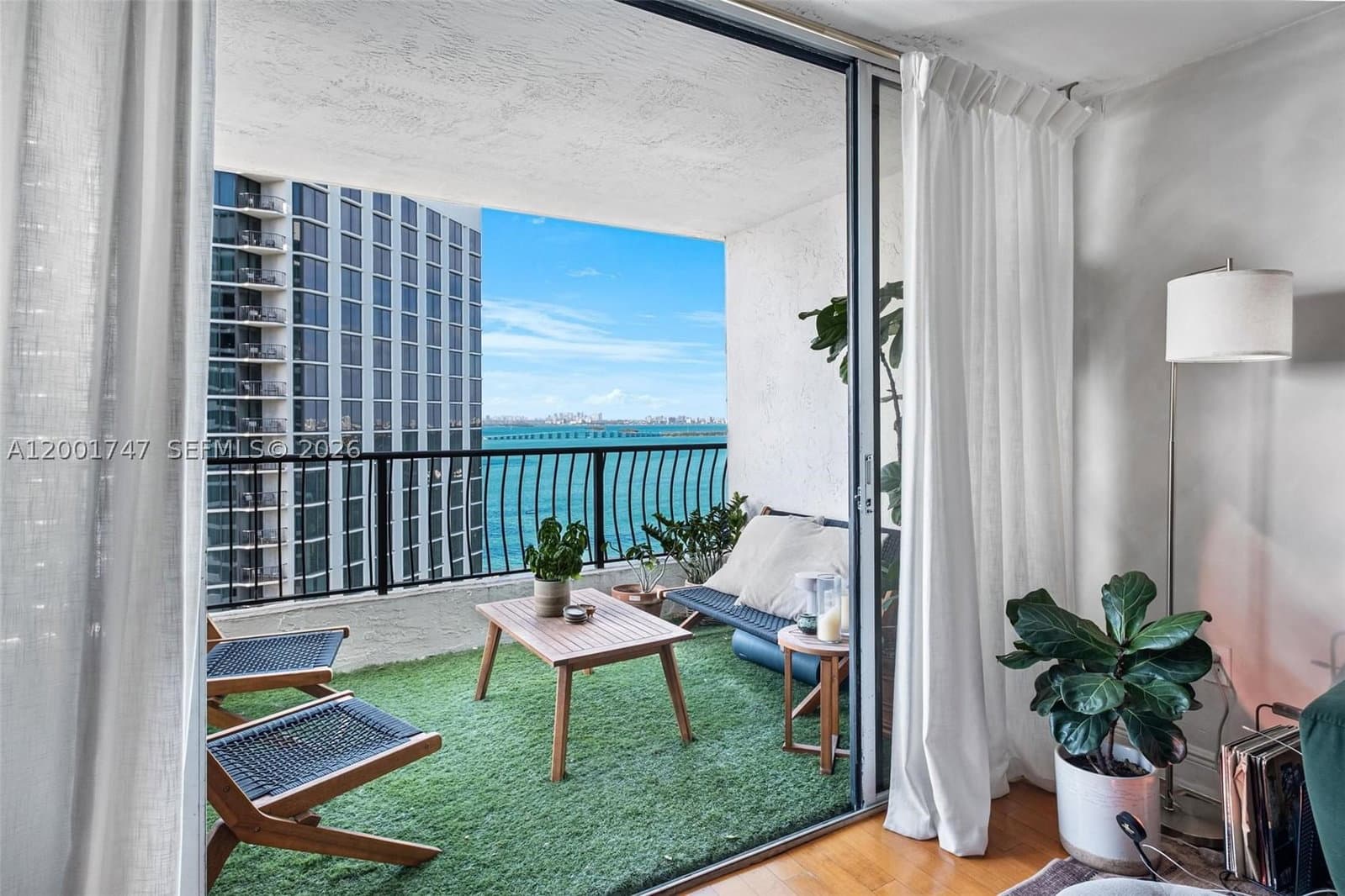 1+1 Condo — 555 15th St #26F, Miami, FL 33132