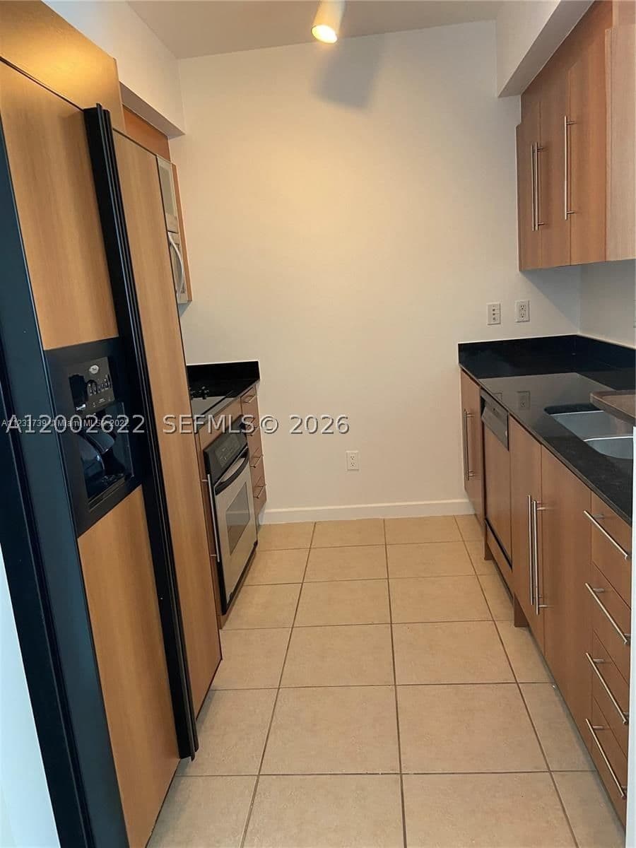 1+1 Condo — Miami, FL 33131