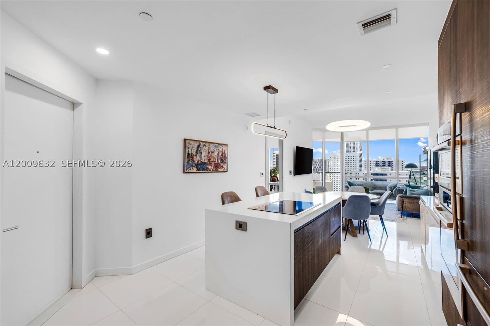 2+1 Condo — 851 1st Ave #1408, Miami, FL 33132