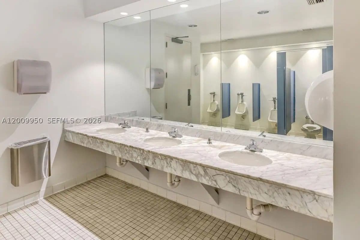 2-bedroom Condo — 1200 Brickell Bay Dr #1404, Miami, FL 33131