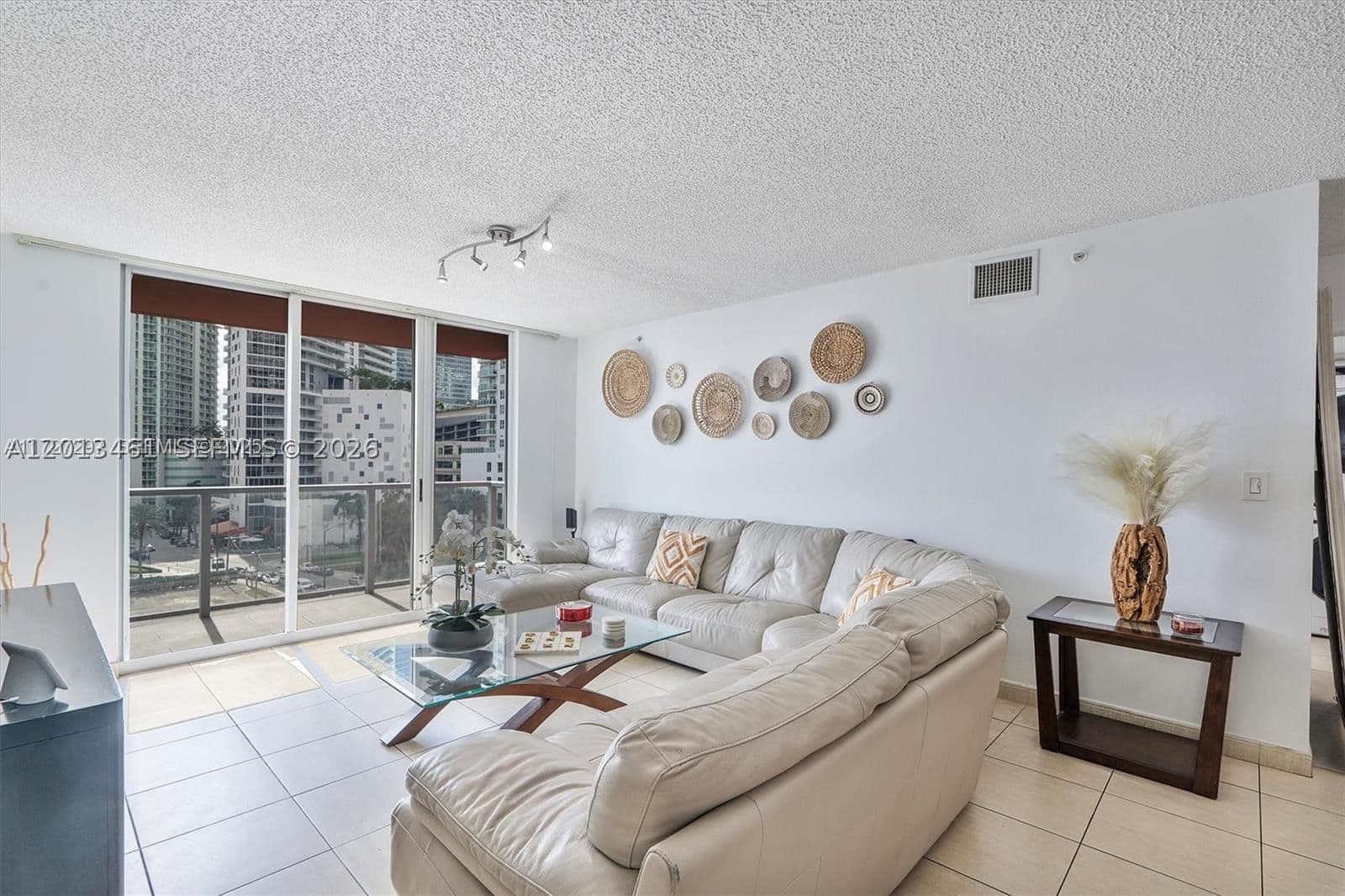 2+1 Condo — 1155 Brickell Bay Dr #603, Miami, FL 33131