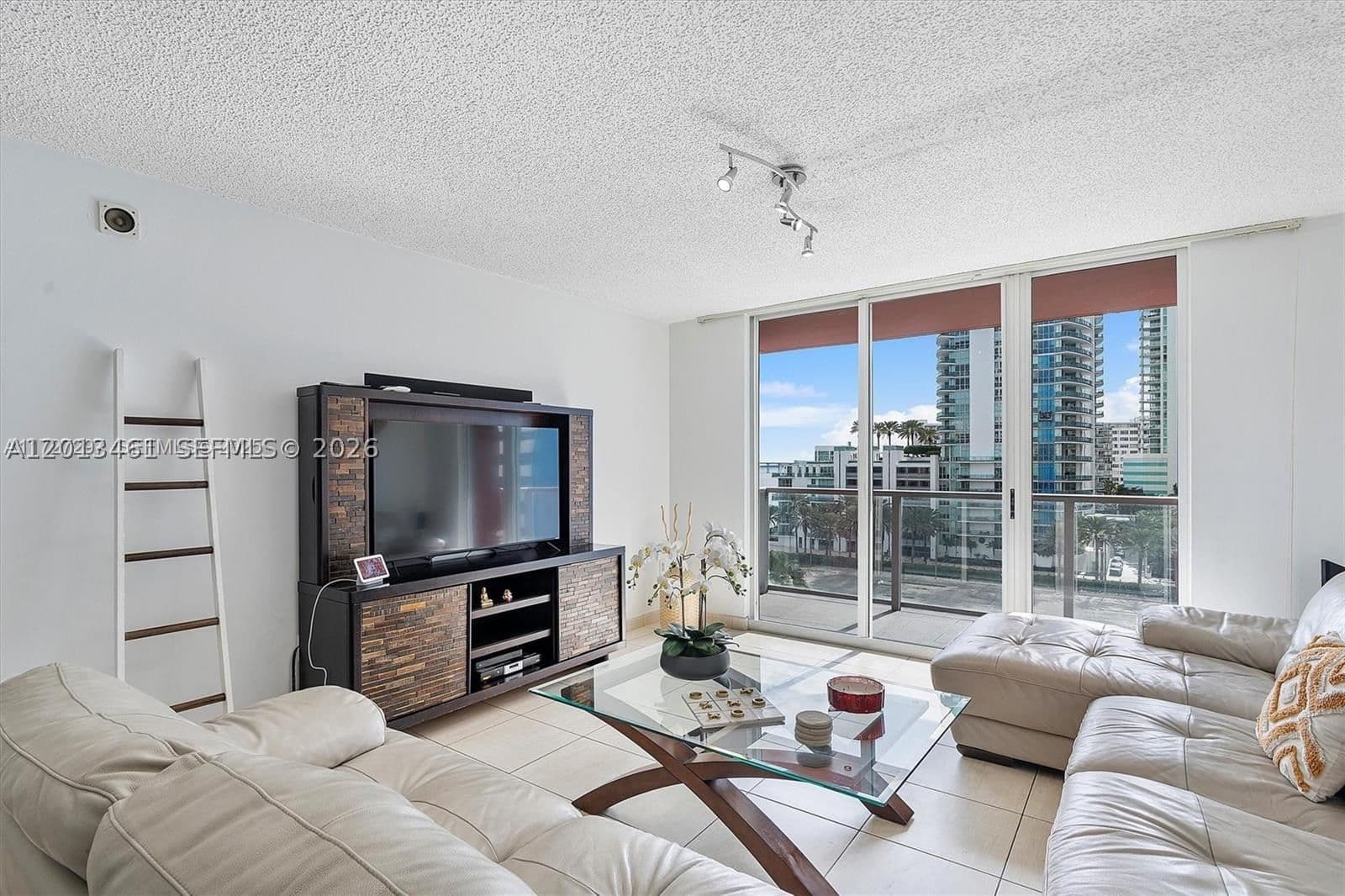 2+1 Condo — 1155 Brickell Bay Dr #603, Miami, FL 33131